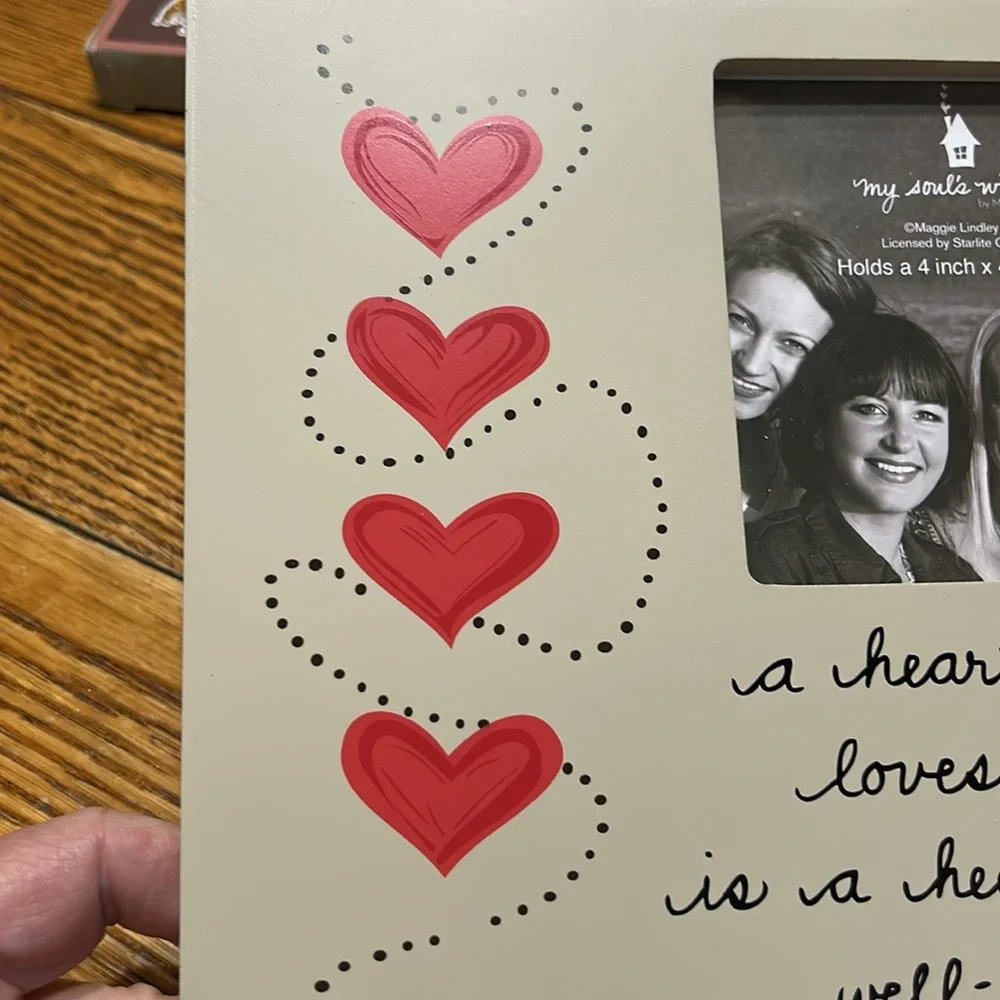 Cracker Barrel heart design photo frame.  Valentines. New in box.